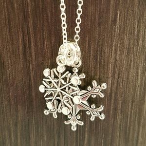 💎BOGO Silver Tone Snowflake Winter Necklace